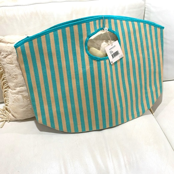 Beach tote NWT stripes canvas enormous extra large carries towel baby stuff etc - Picture 9 of 9